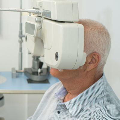 paciente prueba ocular cornea